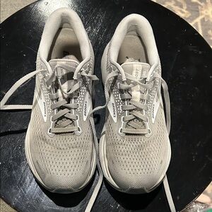 Brooks Light Gray Athletic Sneakers 7-1/2 size